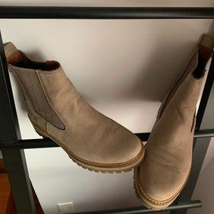 Size 11 Timberland Chelsey Boots